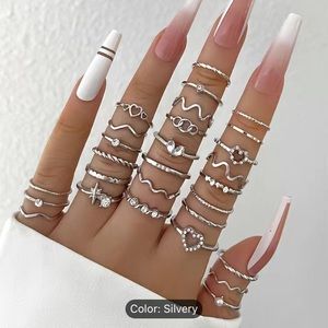 28pcs Y2k Style Stacking Rings Inlaid Rhinestone Trendy
Heart Intertwine Design